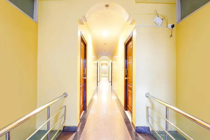Ути: Hotel Orchid Inn