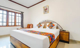 Ути: Hotel Orchid Inn