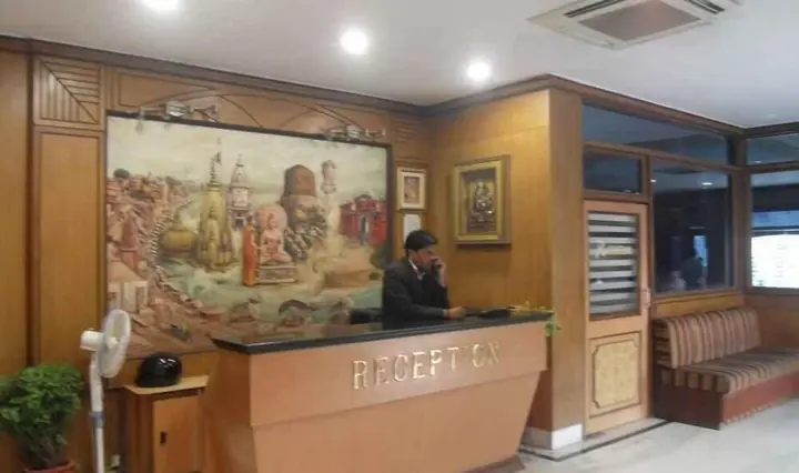 Варанаси: ADB Rooms Hotel Surabhi International,Varanasi
