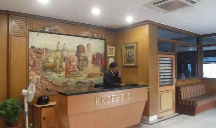 Варанаси: ADB Rooms Hotel Surabhi International,Varanasi