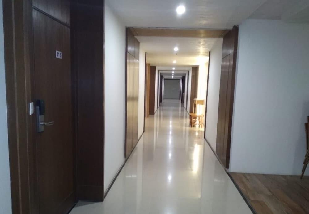 Варанаси: ADB Rooms Hotel Surabhi International,Varanasi