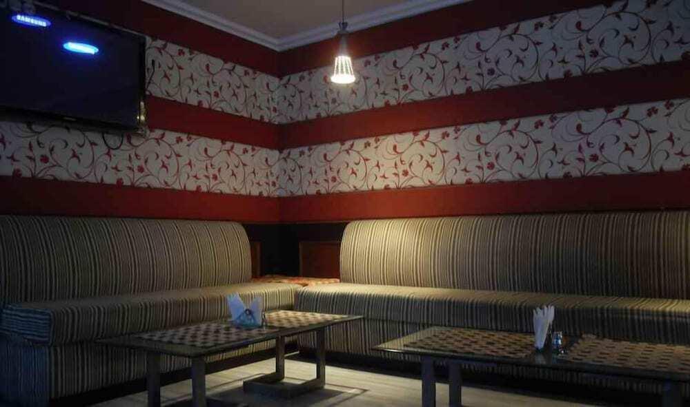 Варанаси: ADB Rooms Hotel Surabhi International,Varanasi