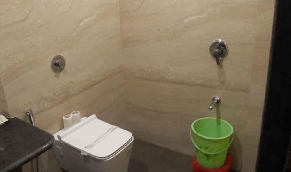 Варанаси: ADB Rooms Hotel Surabhi International,Varanasi