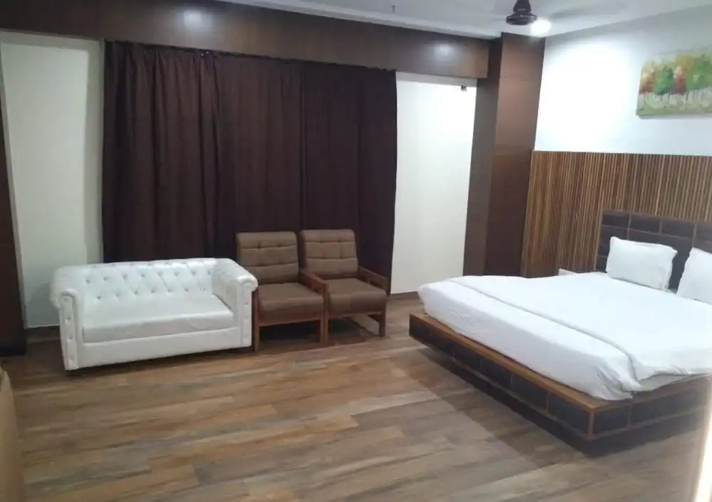 Варанаси: ADB Rooms Hotel Surabhi International,Varanasi
