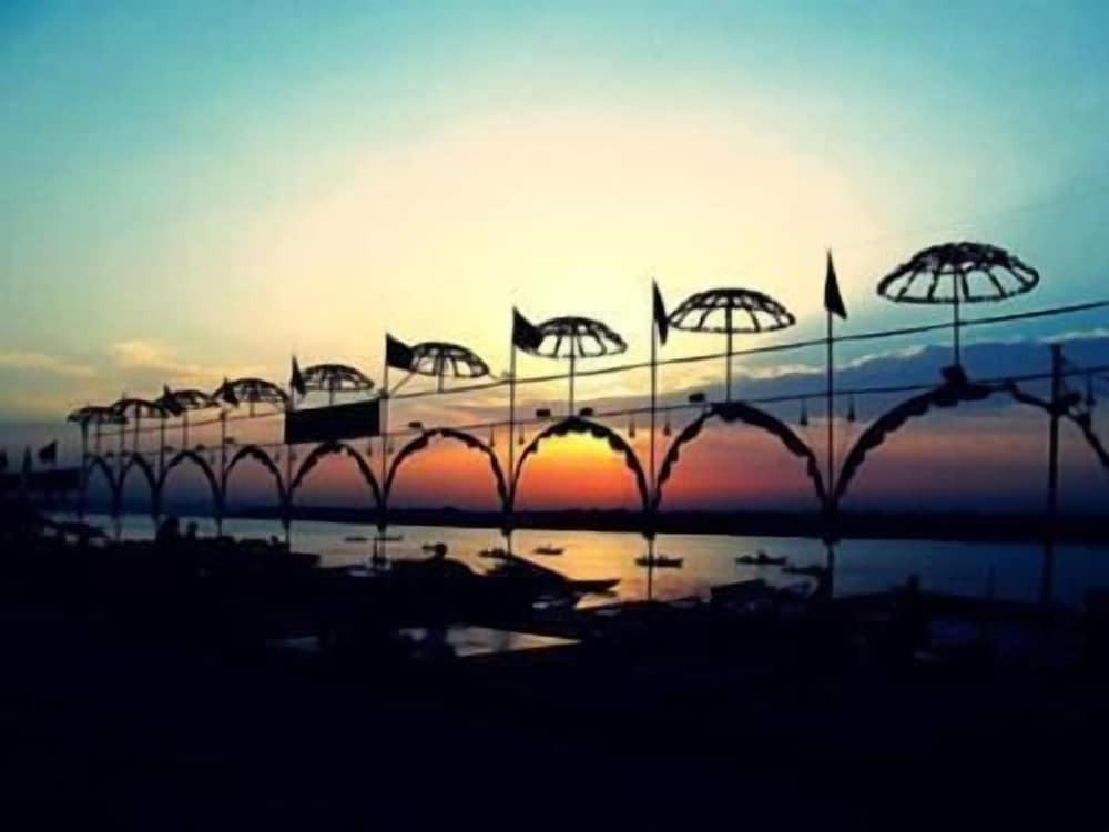 Варанаси: ADB Rooms Hotel Surabhi International,Varanasi
