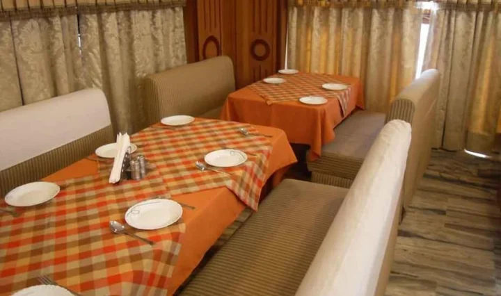 Варанаси: ADB Rooms Hotel Surabhi International,Varanasi