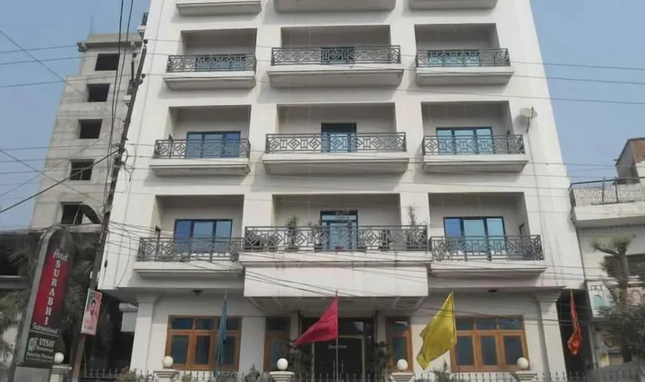 Варанаси: ADB Rooms Hotel Surabhi International,Varanasi