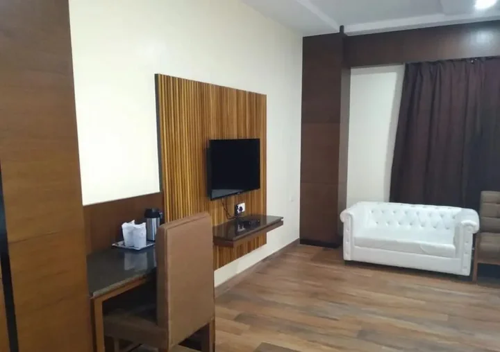 Варанаси: ADB Rooms Hotel Surabhi International,Varanasi
