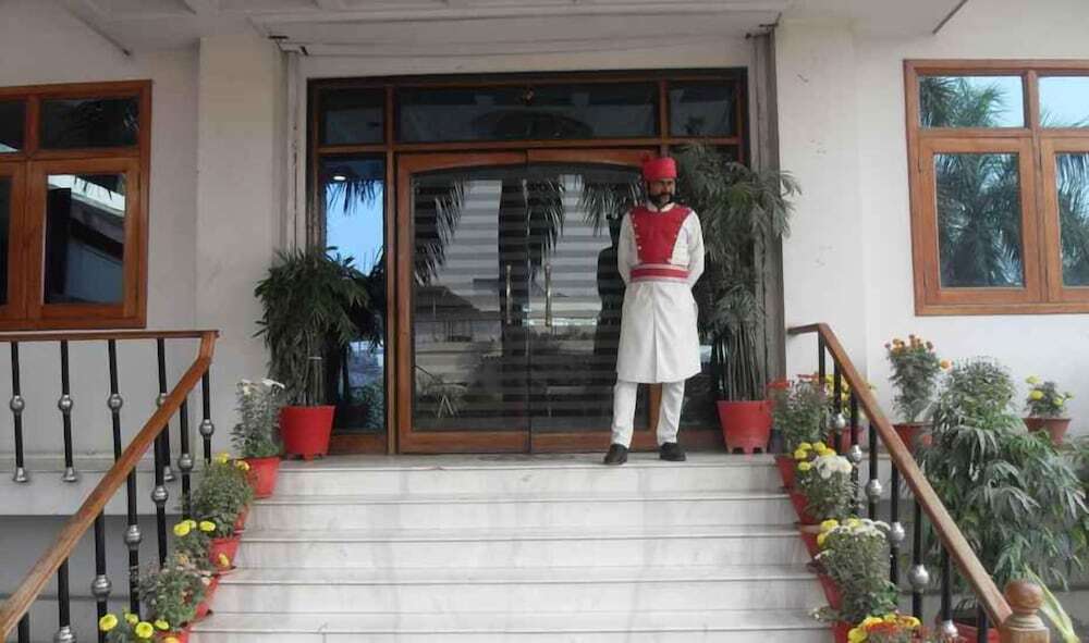 Варанаси: ADB Rooms Hotel Surabhi International,Varanasi
