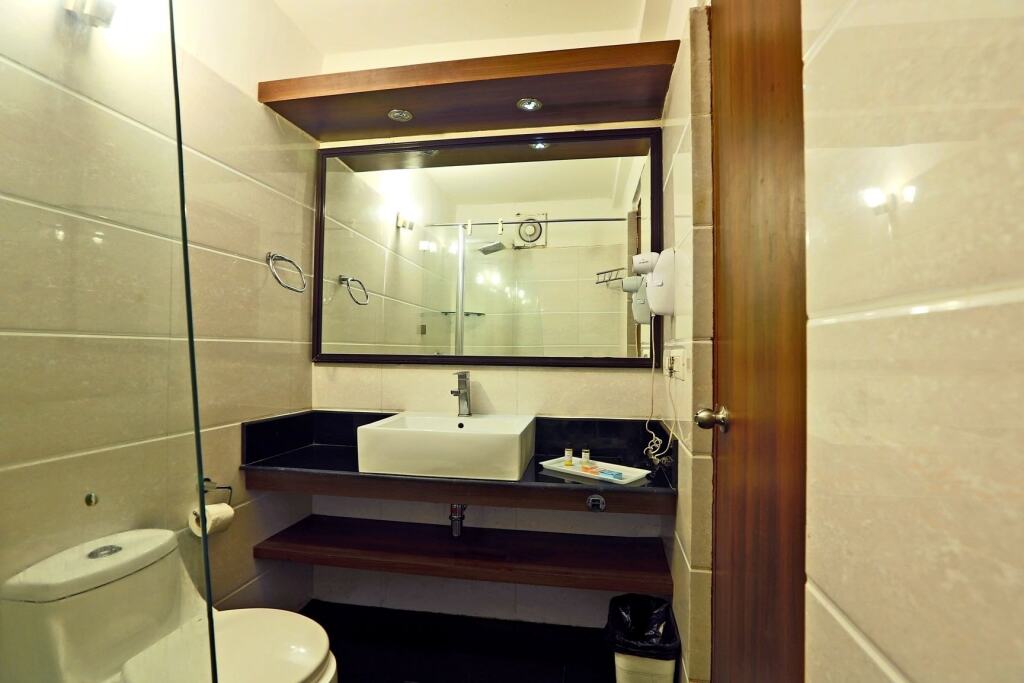 Анджуна: Hotel Meraden Opus