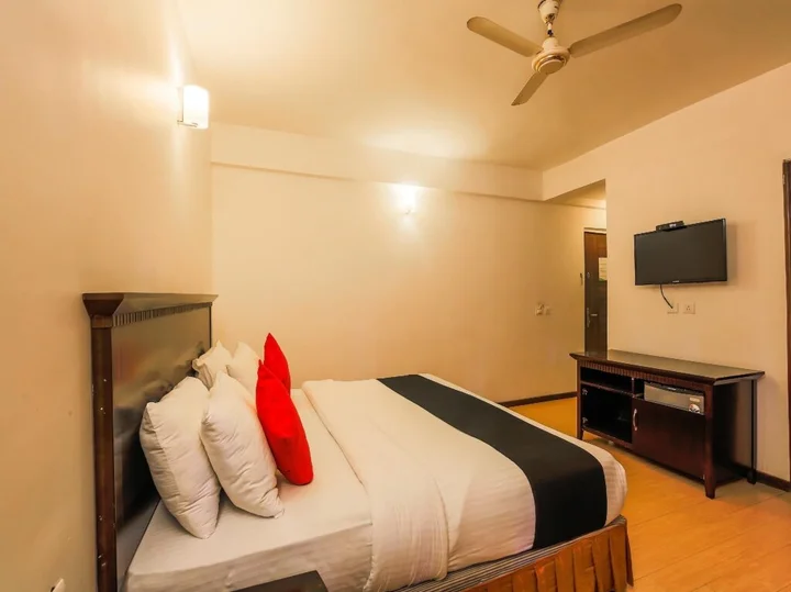 Анджуна: Hotel Meraden Opus