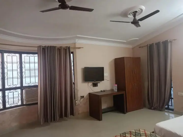 Дехрадун: Hotel Queens Pearl Inn