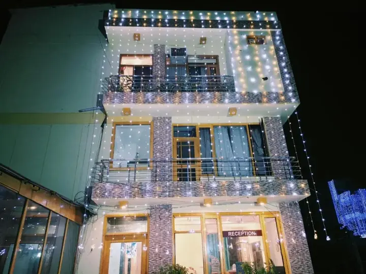 Дехрадун: Hotel Queens Pearl Inn
