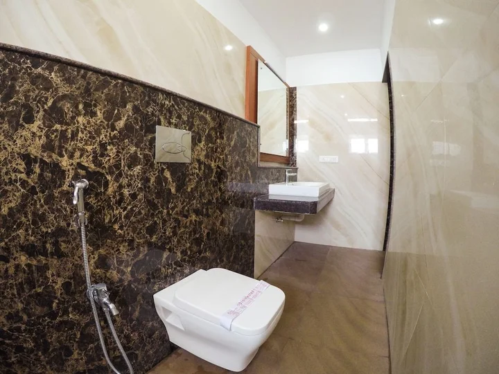 Eraniel: Hotel Maadhini