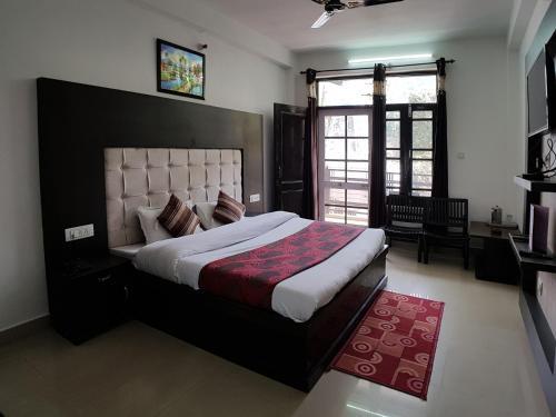 Чамба: Hotel Satyadev Grand