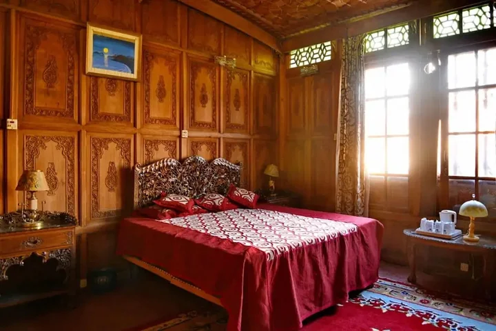 Шринагар: De Laila Houseboats Srinagar