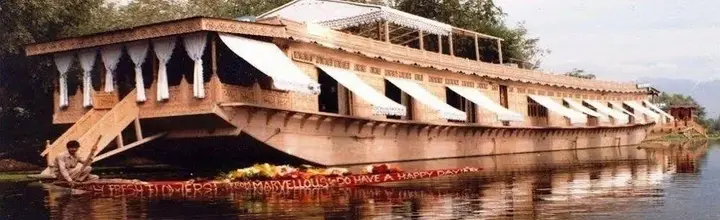 Шринагар: Hollywood Group of Houseboats