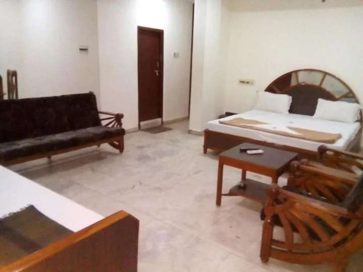 Тирупати: Collection O Poojith Residency