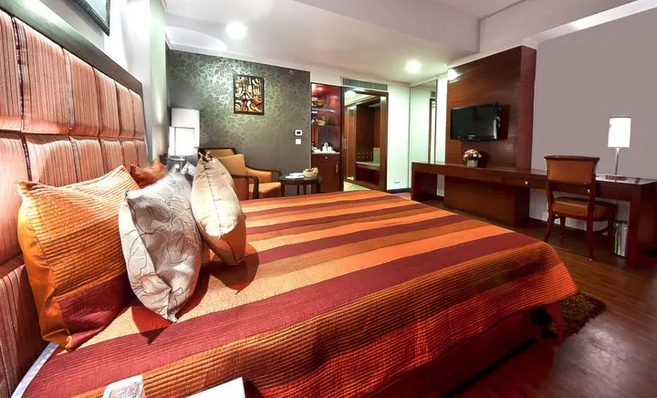 Зиракпур: Golden Plaza Hotel