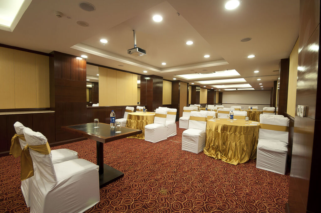 Зиракпур: Golden Plaza Hotel