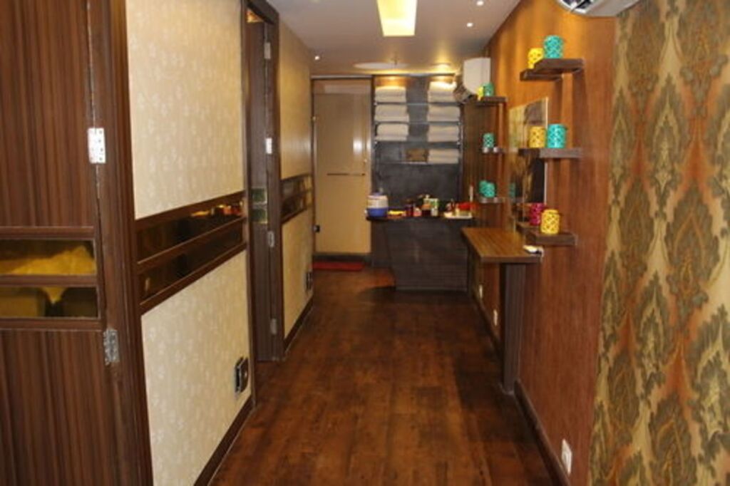 Зиракпур: Golden Plaza Hotel