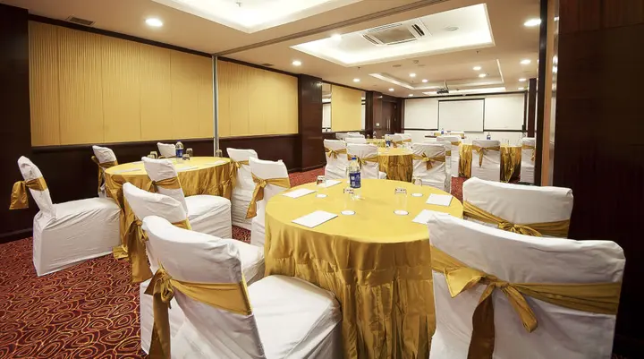Зиракпур: Golden Plaza Hotel