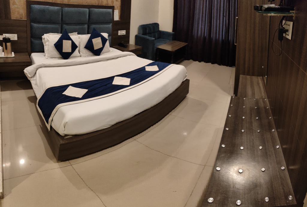 Катра: Hotel Krishna