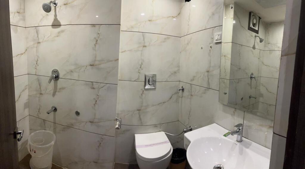 Катра: Hotel Krishna