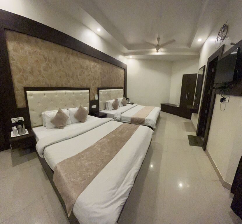 Катра: Hotel Krishna