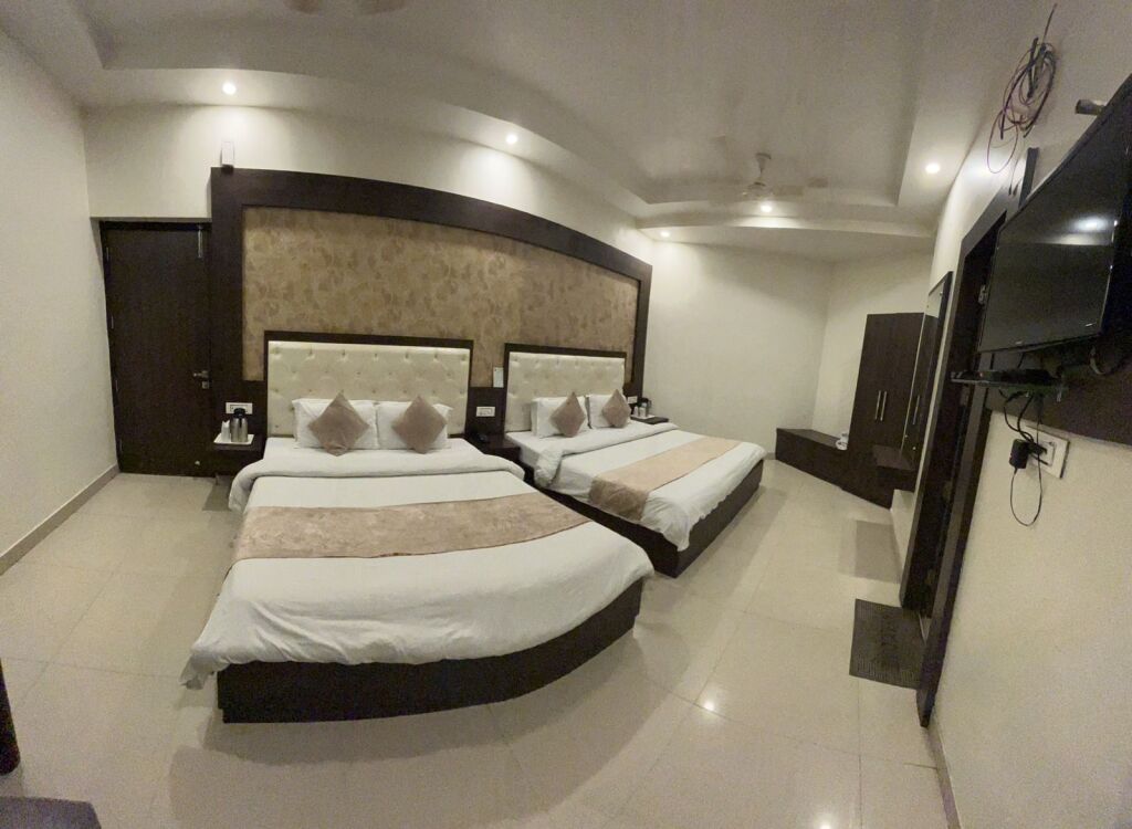 Катра: Hotel Krishna