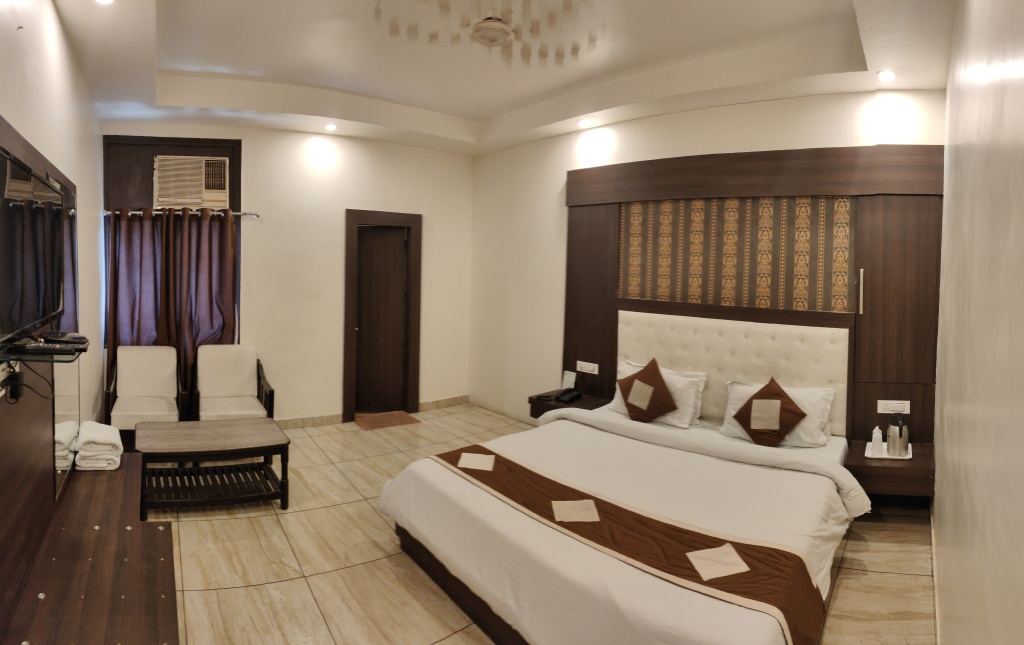 Катра: Hotel Krishna