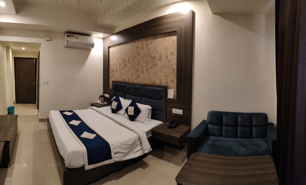 Катра: Hotel Krishna