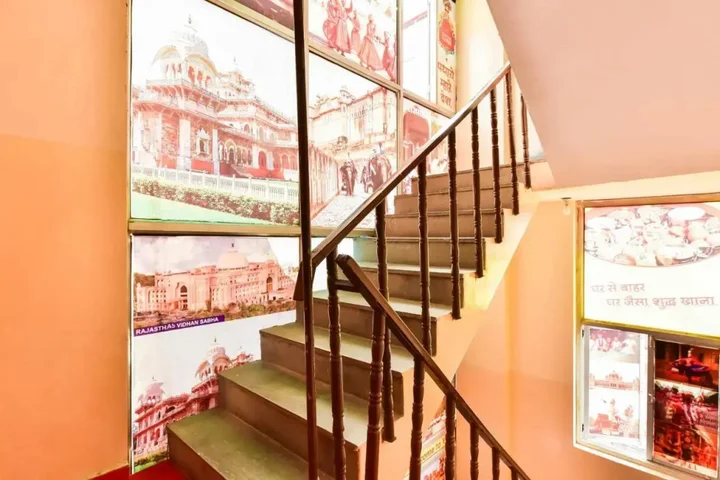 Джайпур: Hotel Tri-Lok Palace
