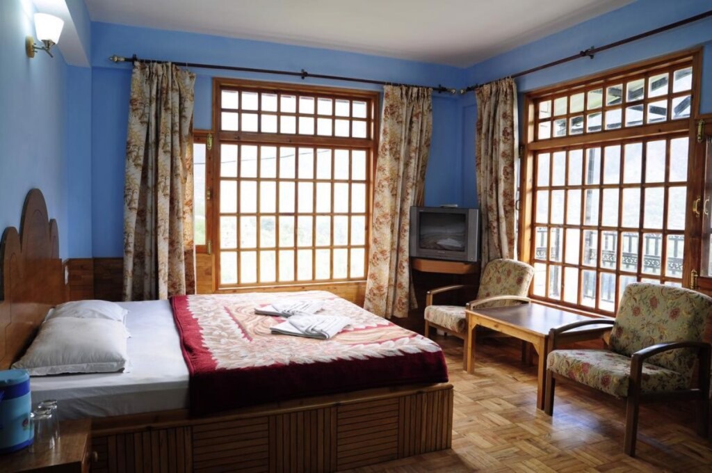 Манали: DevDhar Cottage