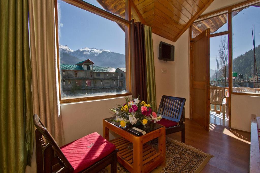 Манали: DevDhar Cottage