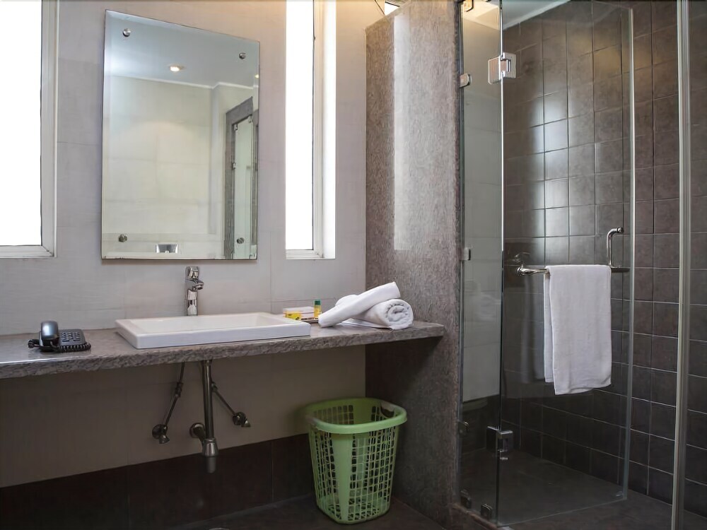 Гуруграм: Fabhotel First Star Golf Course Golf