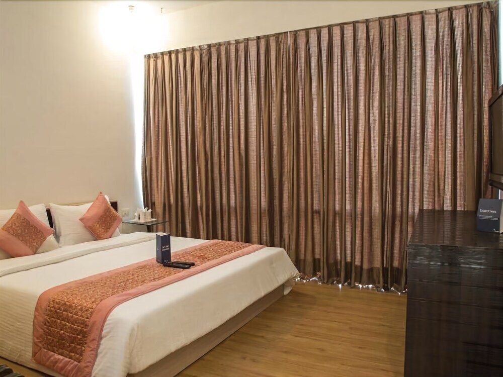 Гуруграм: Fabhotel First Star Golf Course Golf
