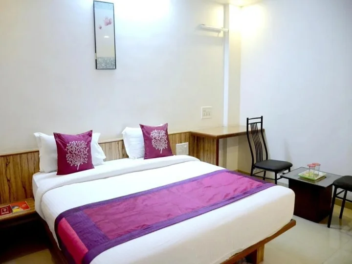 Пимпри-Чинчвад: Hotel Saptaruchi