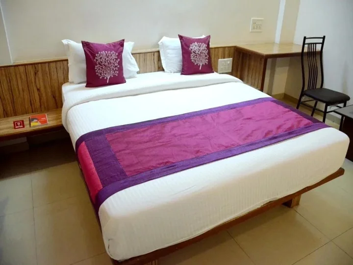 Пимпри-Чинчвад: Hotel Saptaruchi
