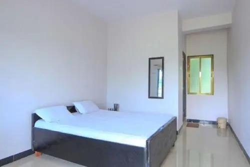 Киим: Nisarg Guest House