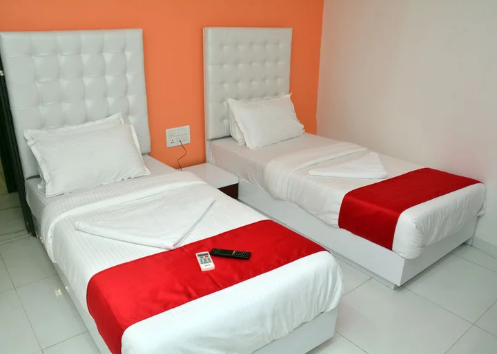 Мумбаи: OYO Hotel Blue Sea Near Chhatrapati Shivaji International Airport