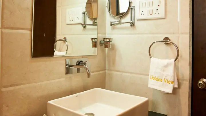 Ширди: Hotel Golden View