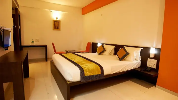 Ширди: Hotel Golden View