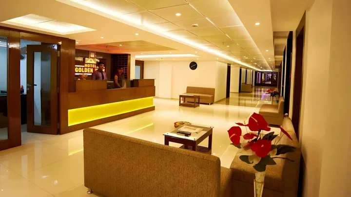 Ширди: Hotel Golden View