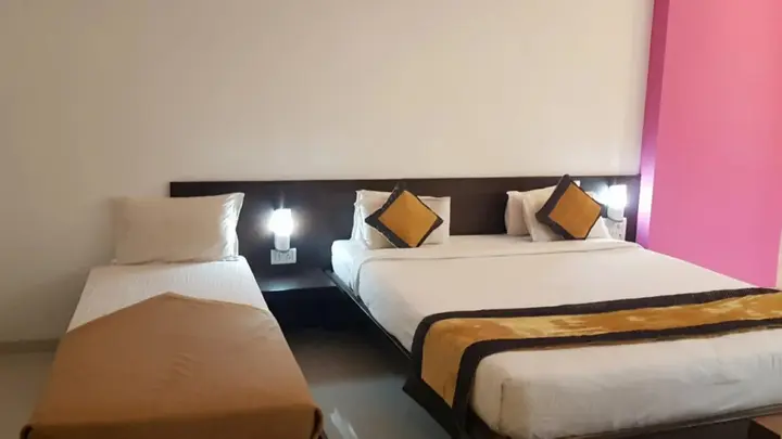 Ширди: Hotel Golden View