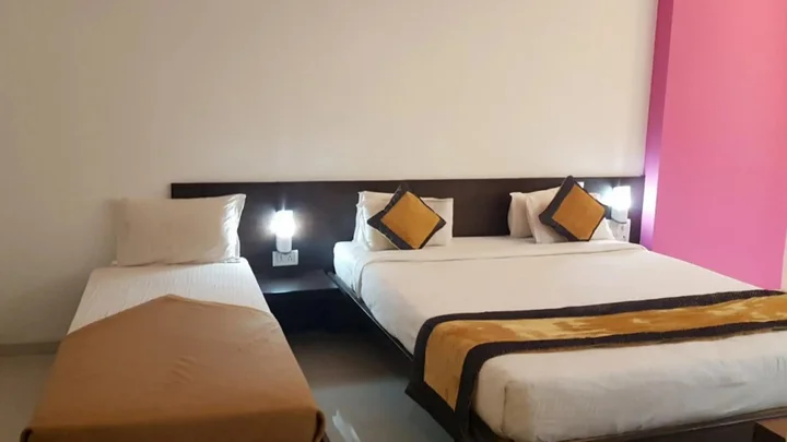 Ширди: Hotel Golden View