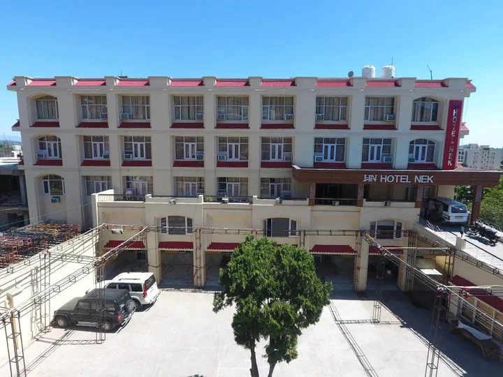 Катра: Hotel Nek