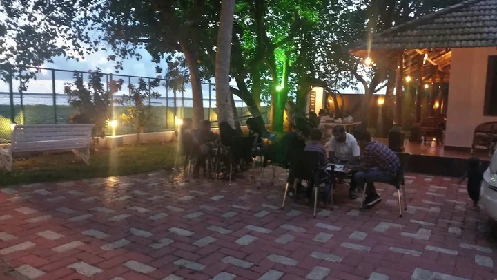 Кумараком: Saro Lake County Hotel