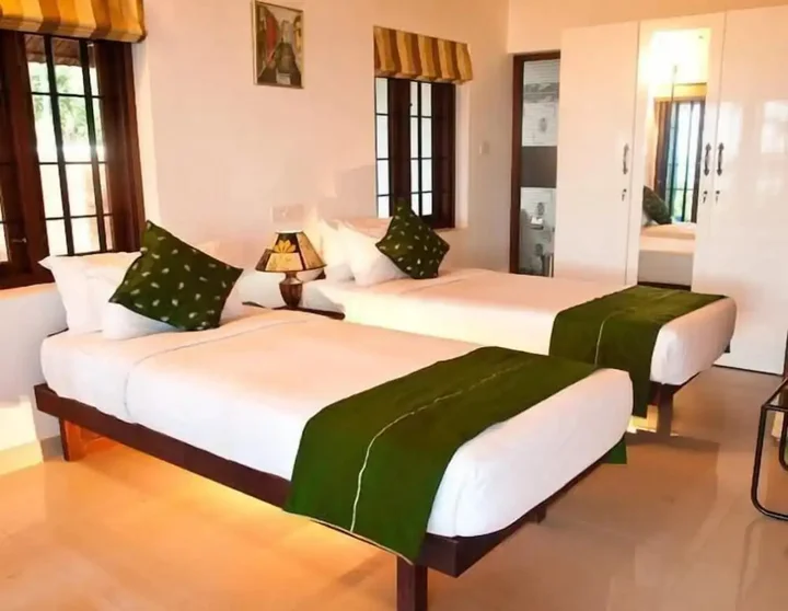 Кумараком: Saro Lake County Hotel