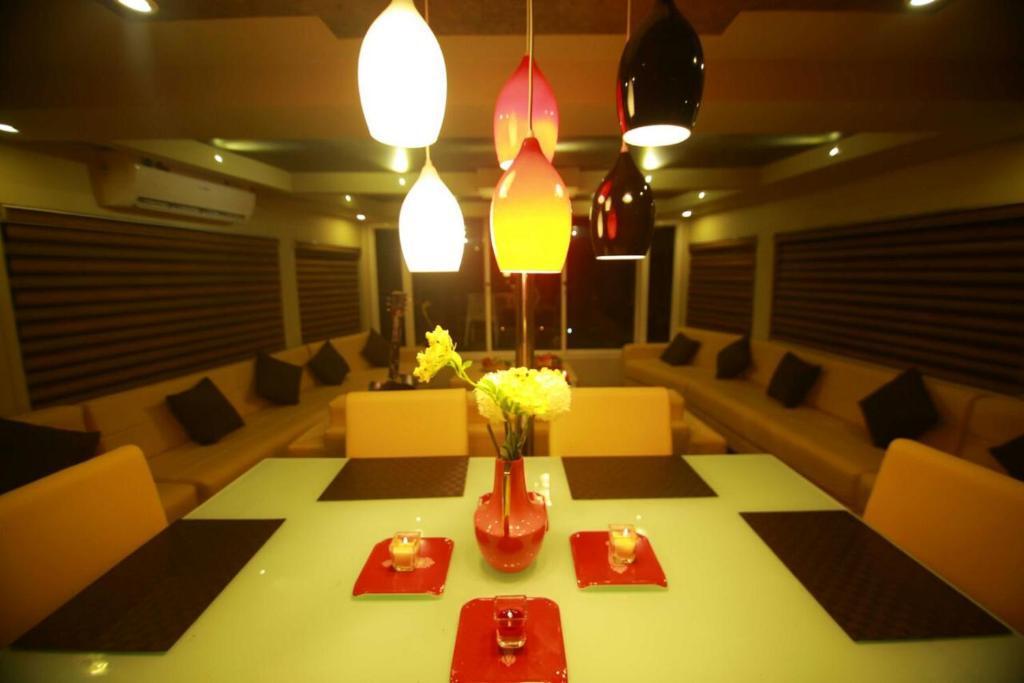 Аллеппи: Indiavacationz Houseboats